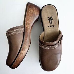 Frye Brown Leather Clogs With White Stitching, Size 9